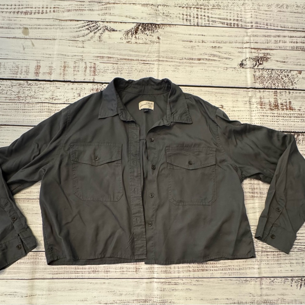 Universal Thread Charcoal Cropped Button Up
